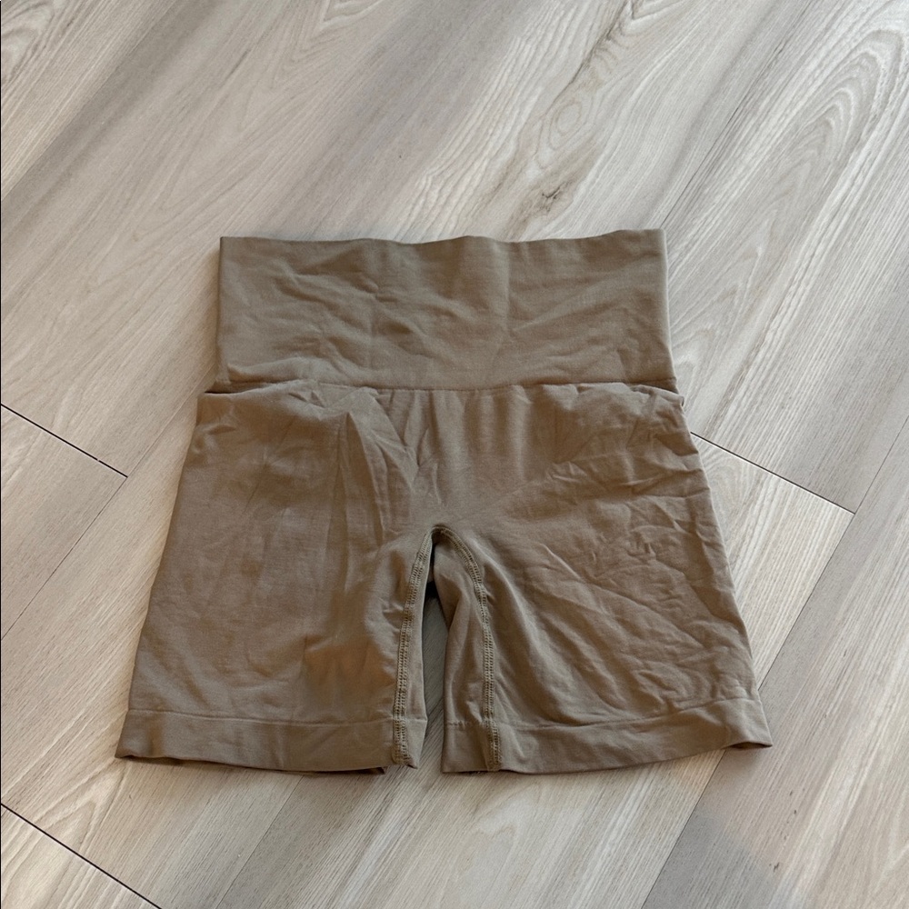 SKIMS Women's High-Waisted Bike Shorts in Tan